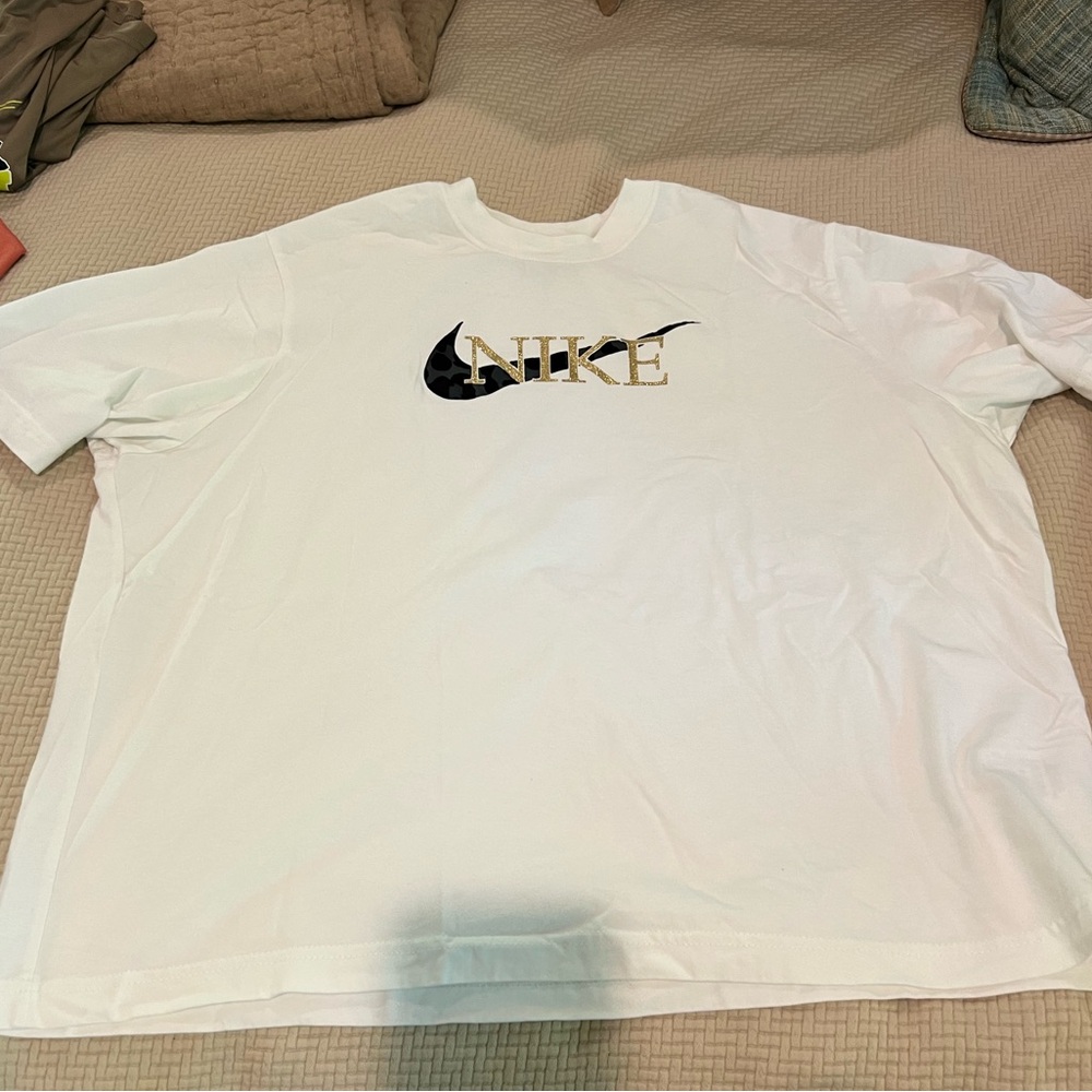 Nike T Shirt Women’s
